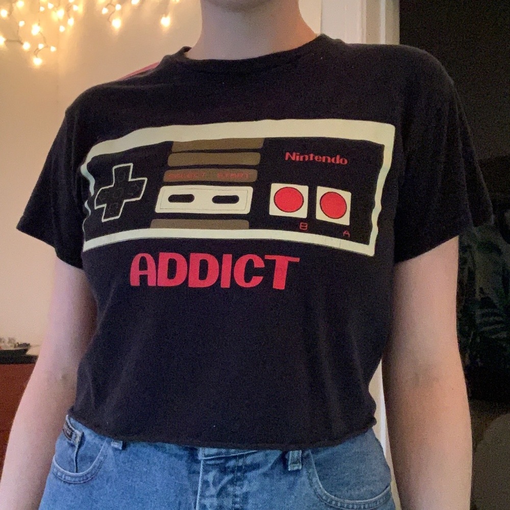 Cropped Nintendo shirt